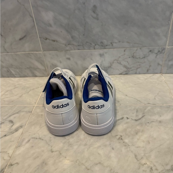 NEW! Toddler Boys Adidas Sneakers. Size 11K. White with camo stripes. - Picture 4 of 7